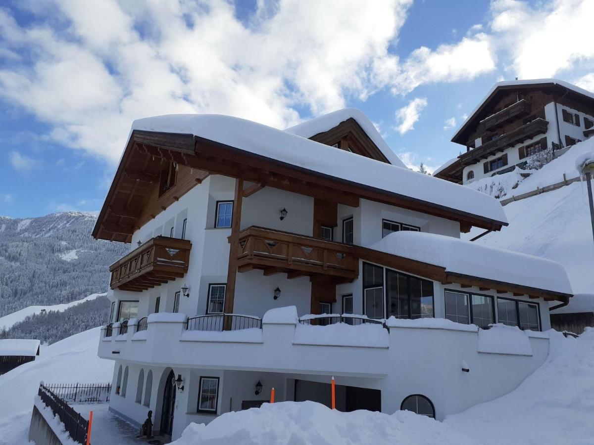Modern Apartment In Hochgallmigg With Balcony Екстериор снимка